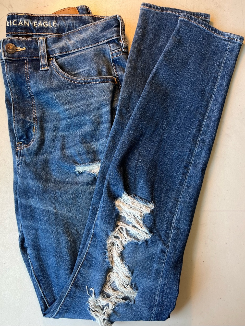 American Eagle - Women's Dark Blue Distressed Skinnies - High Rise Jegging